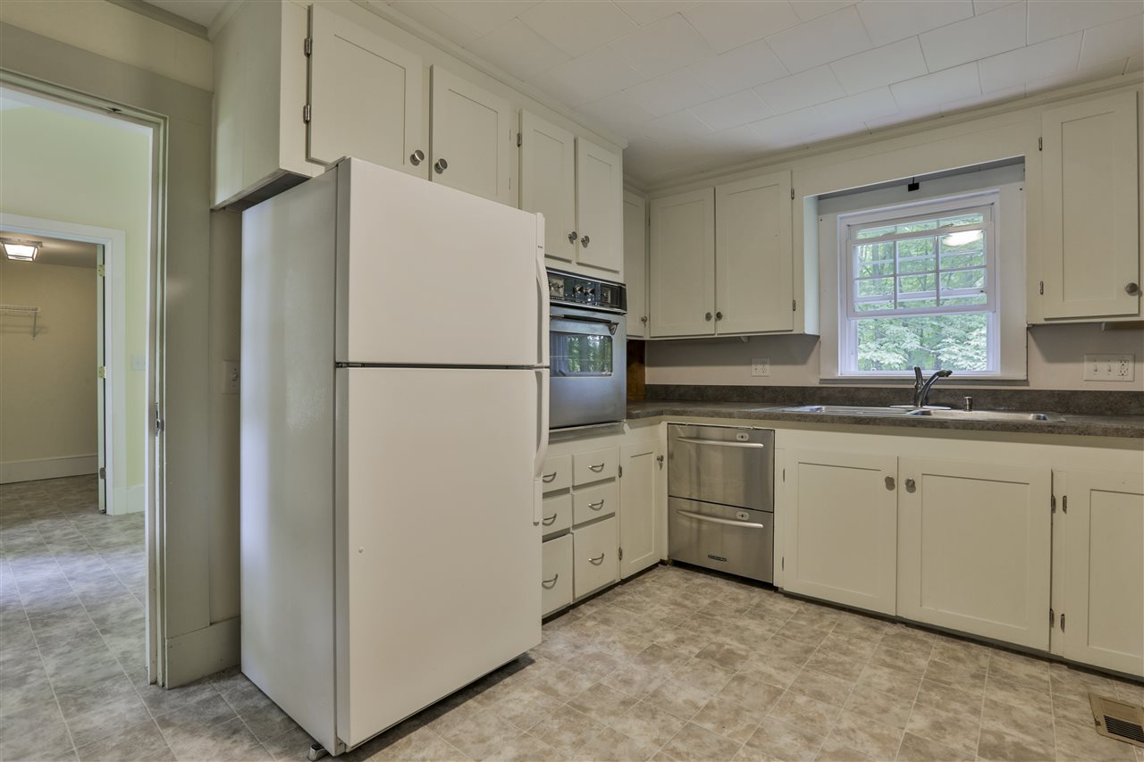 67 Thornton Road Nashua, NH 03063 - Photo 7 of 27 Gallery Image 7
