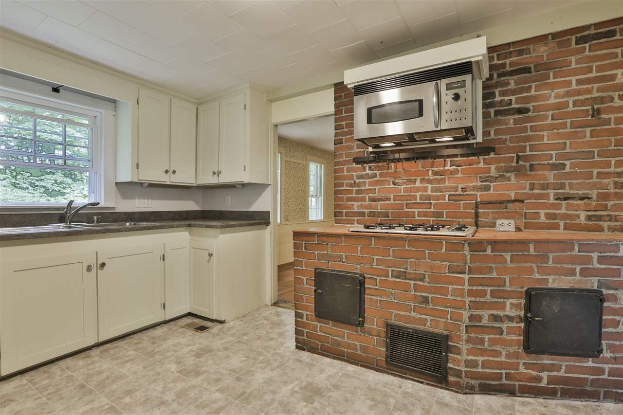 67 Thornton Road Nashua, NH 03063 - Photo 9 of 27 Gallery Image 9