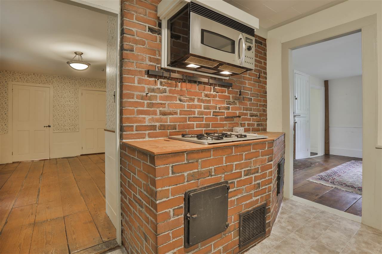 67 Thornton Road Nashua, NH 03063 - Photo 10 of 27 Gallery Image 10