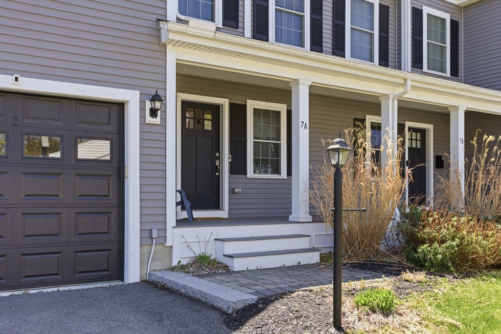 7 Spring Court, Unit A Woburn, MA 01801 - Photo 3 of 40