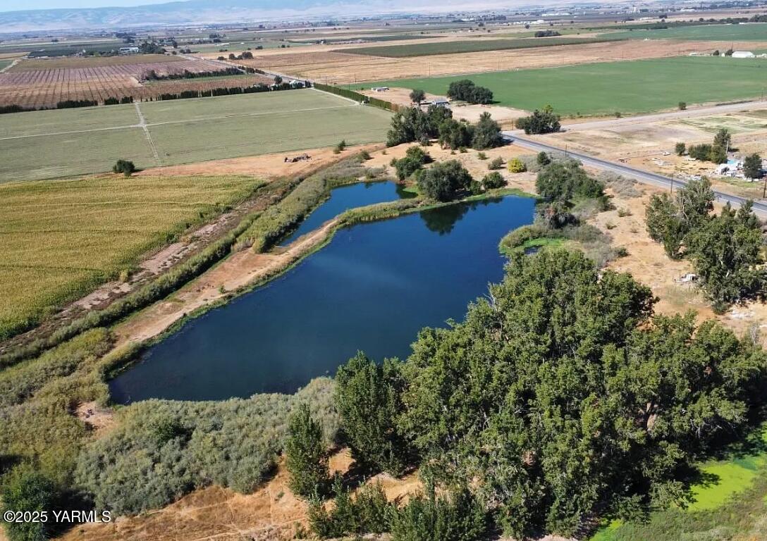 Nka Fort Road Wapato, WA 98951 - Photo 5 of 15 a view of an ocean and beach