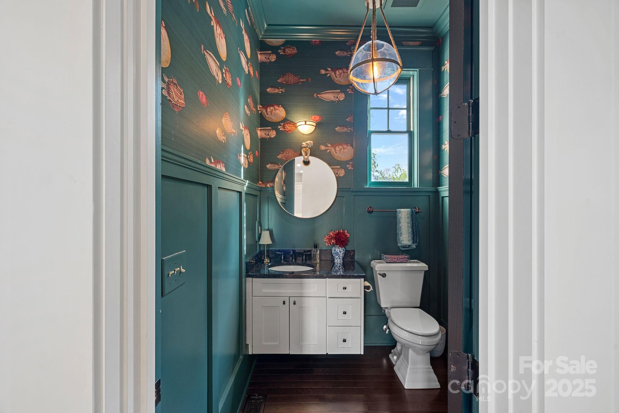 206 Meadowbrook Road Charlotte, NC 28211 - Photo 20 of 48 a bathroom with a toilet a sink and mirror