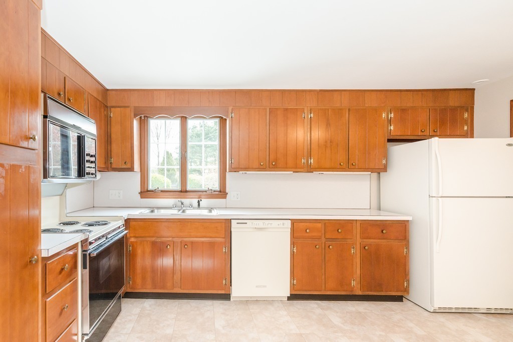 21 Ingleside Road Lexington, MA 02420 - Photo 4 of 20 Gallery Image 4