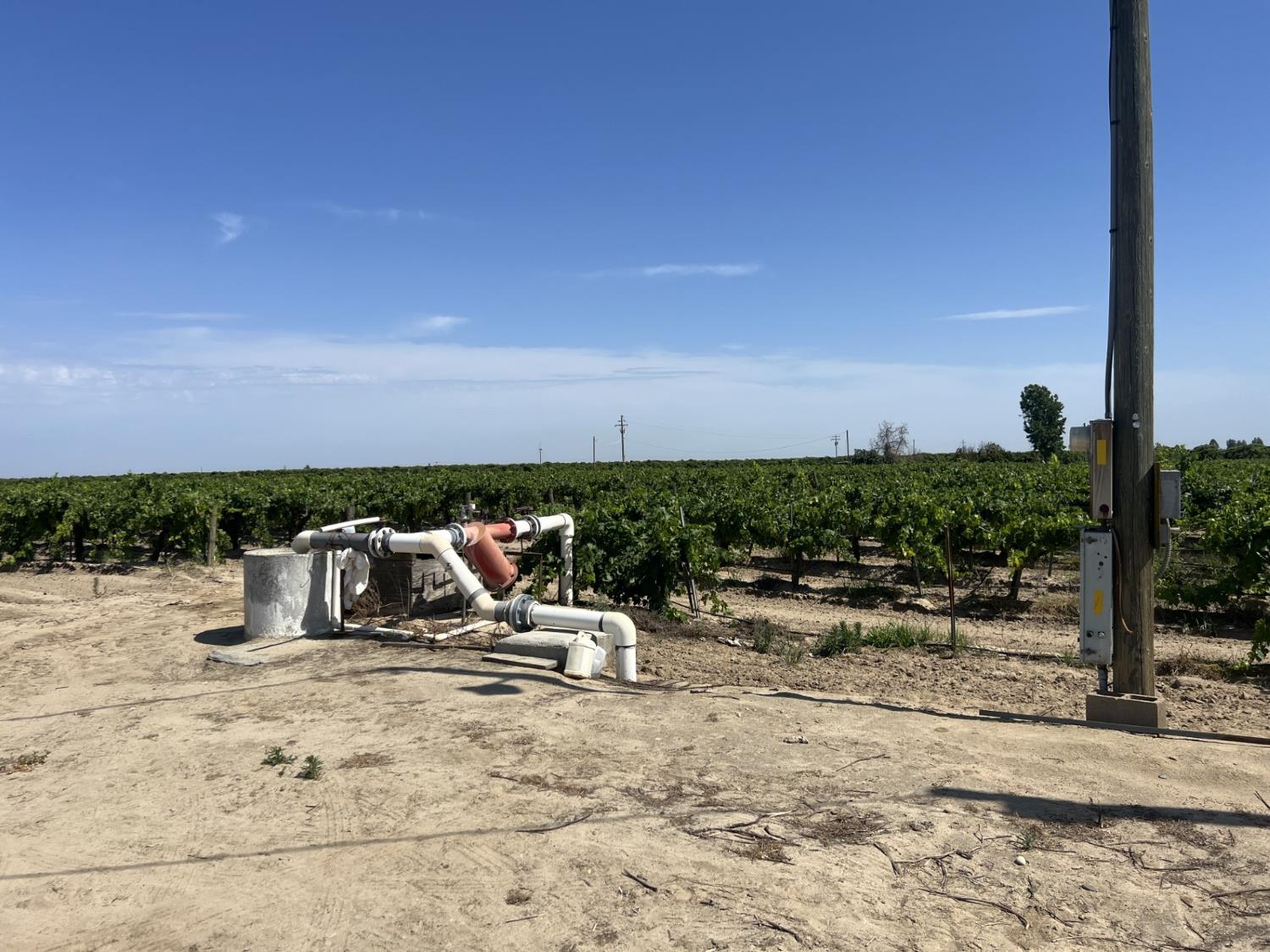 0 27.53 Acs Selma, CA 93662 - Photo 2 of 5 a view of a terrace with chairs
