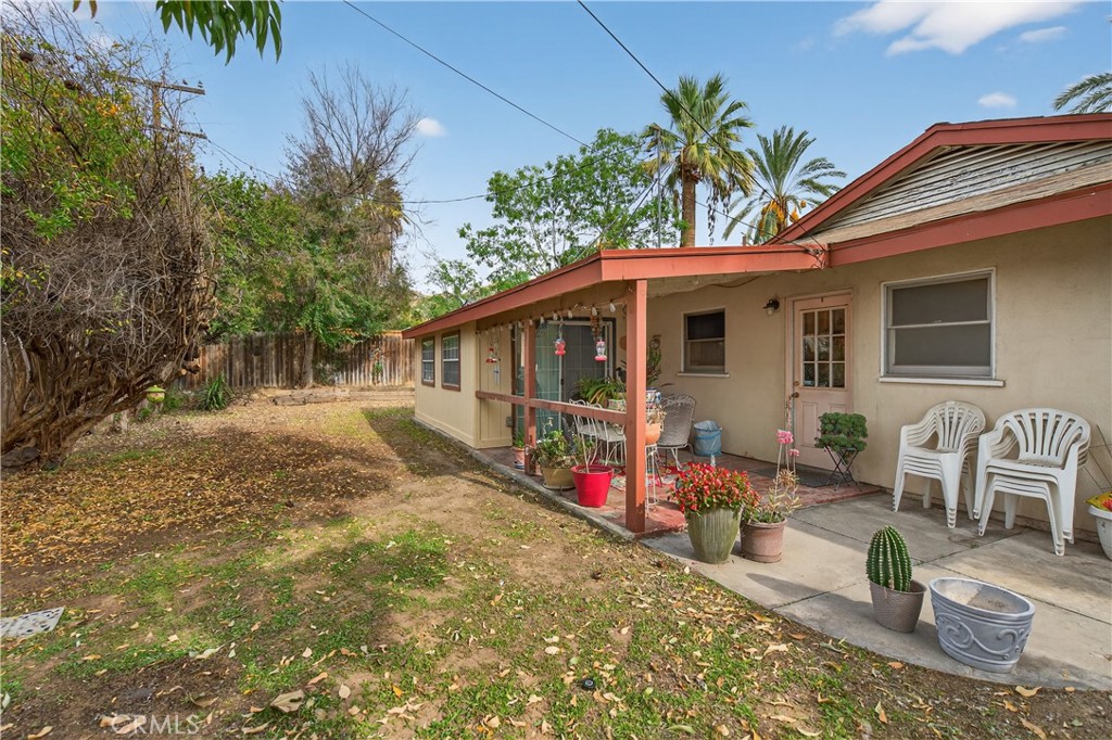 3085 Flanders Road Riverside, CA 92507 - Photo 23 of 23 a backyard of a house with seating space