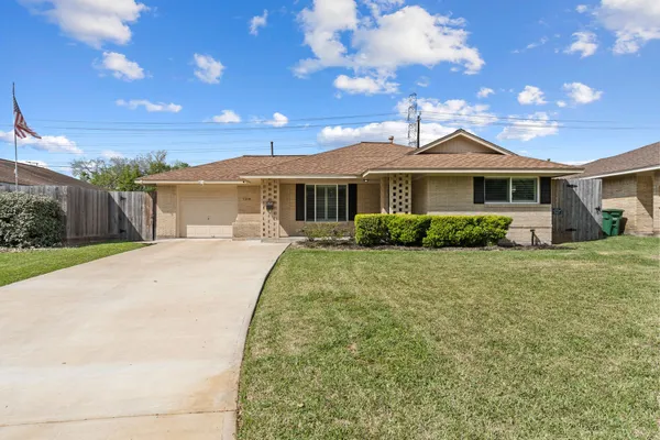 $3,300 | 1214 West 31st Street, Houston, TX 77018
