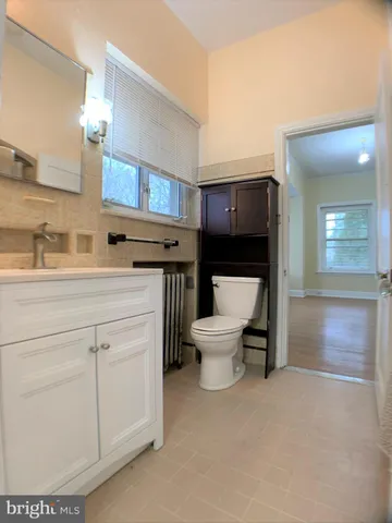 $2,300 | 2 Montgomery Avenue, Unit 2B, Bala Cynwyd, PA 19004