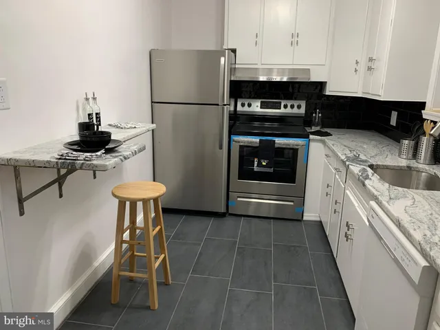 $2,300 | 2 Montgomery Avenue, Unit 2B, Bala Cynwyd, PA 19004