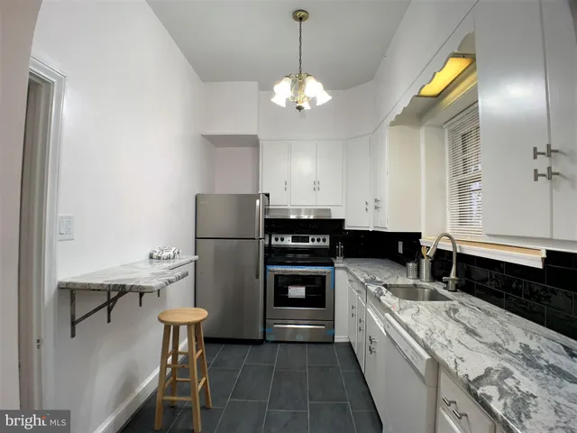 $2,300 | 2 Montgomery Avenue, Unit 2B, Bala Cynwyd, PA 19004