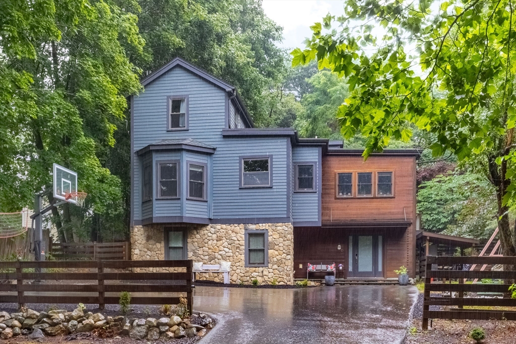 76 Thesda Street Arlington, MA 02474 - Photo 1 of 35