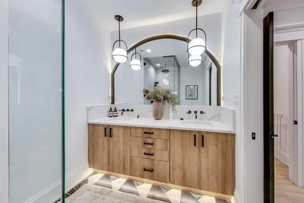 $1,050,000 | 1363 West Hubbard Street, Unit 1, Chicago, IL 60642