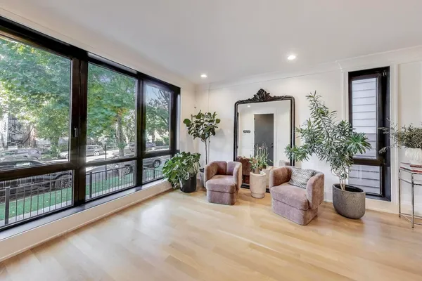 $1,050,000 | 1363 West Hubbard Street, Unit 1, Chicago, IL 60642
