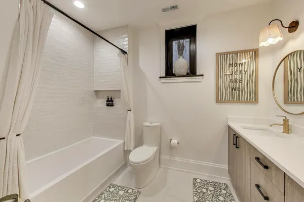 $1,050,000 | 1363 West Hubbard Street, Unit 1, Chicago, IL 60642