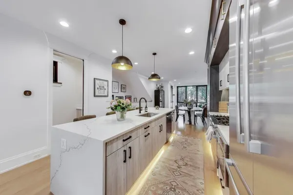 $1,050,000 | 1363 West Hubbard Street, Unit 1, Chicago, IL 60642