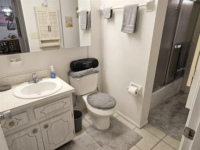 $2,600 | 3528 Lake Bayshore Drive, Unit 115, Bradenton, FL 34205