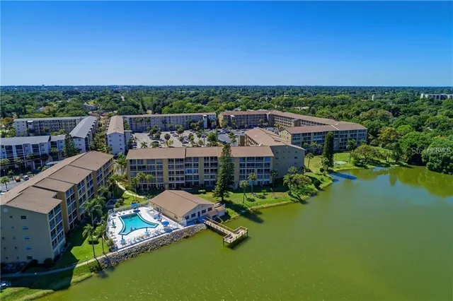 $2,600 | 3528 Lake Bayshore Drive, Unit 115, Bradenton, FL 34205