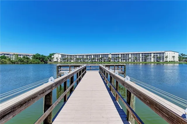 $2,600 | 3528 Lake Bayshore Drive, Unit 115, Bradenton, FL 34205