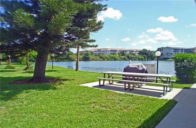 $2,600 | 3528 Lake Bayshore Drive, Unit 115, Bradenton, FL 34205