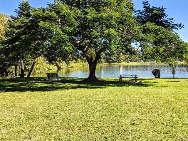 $2,600 | 3528 Lake Bayshore Drive, Unit 115, Bradenton, FL 34205