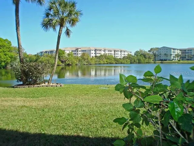 $2,600 | 3528 Lake Bayshore Drive, Unit 115, Bradenton, FL 34205