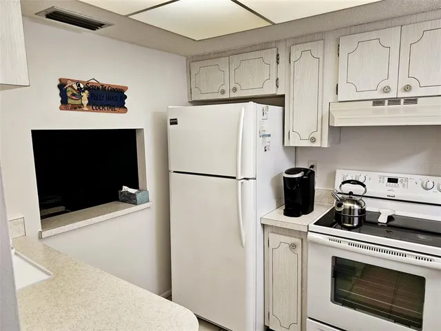 $2,600 | 3528 Lake Bayshore Drive, Unit 115, Bradenton, FL 34205