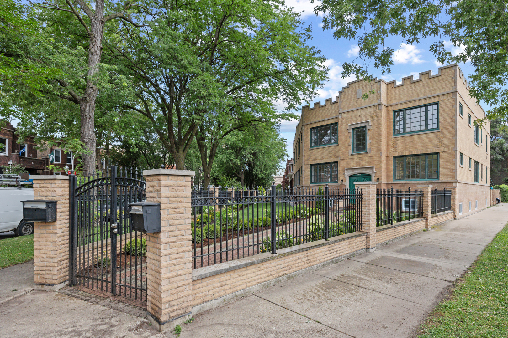 3107 North Harding Avenue, Unit 2W Chicago, IL 60618 - Photo 4 of 14 Gallery Image 4