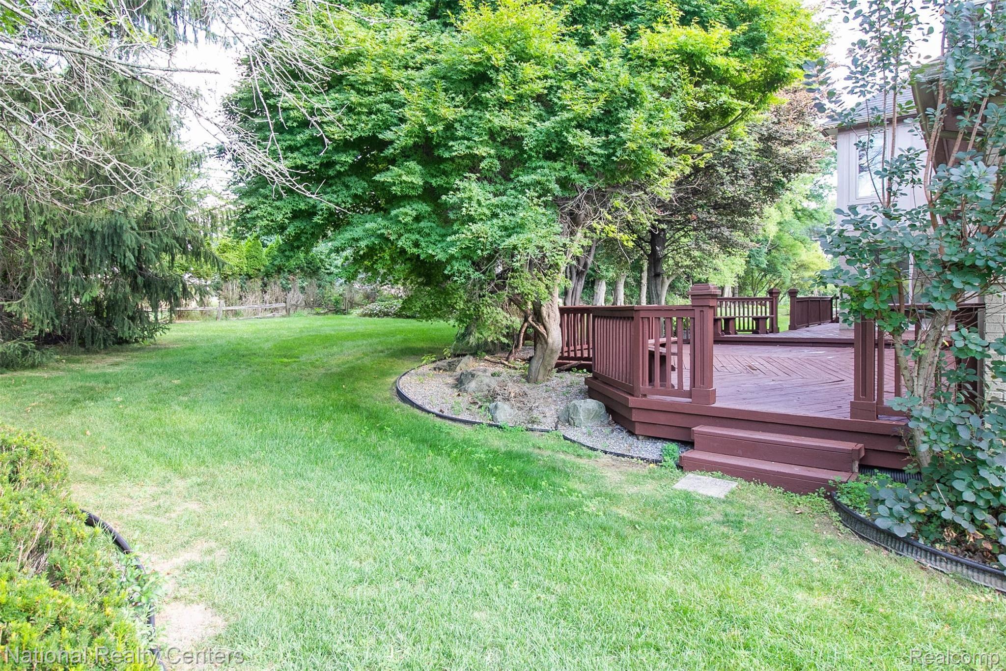 701 Stanford Circle Rochester, MI 48309 - Photo 39 of 43 40.jpg