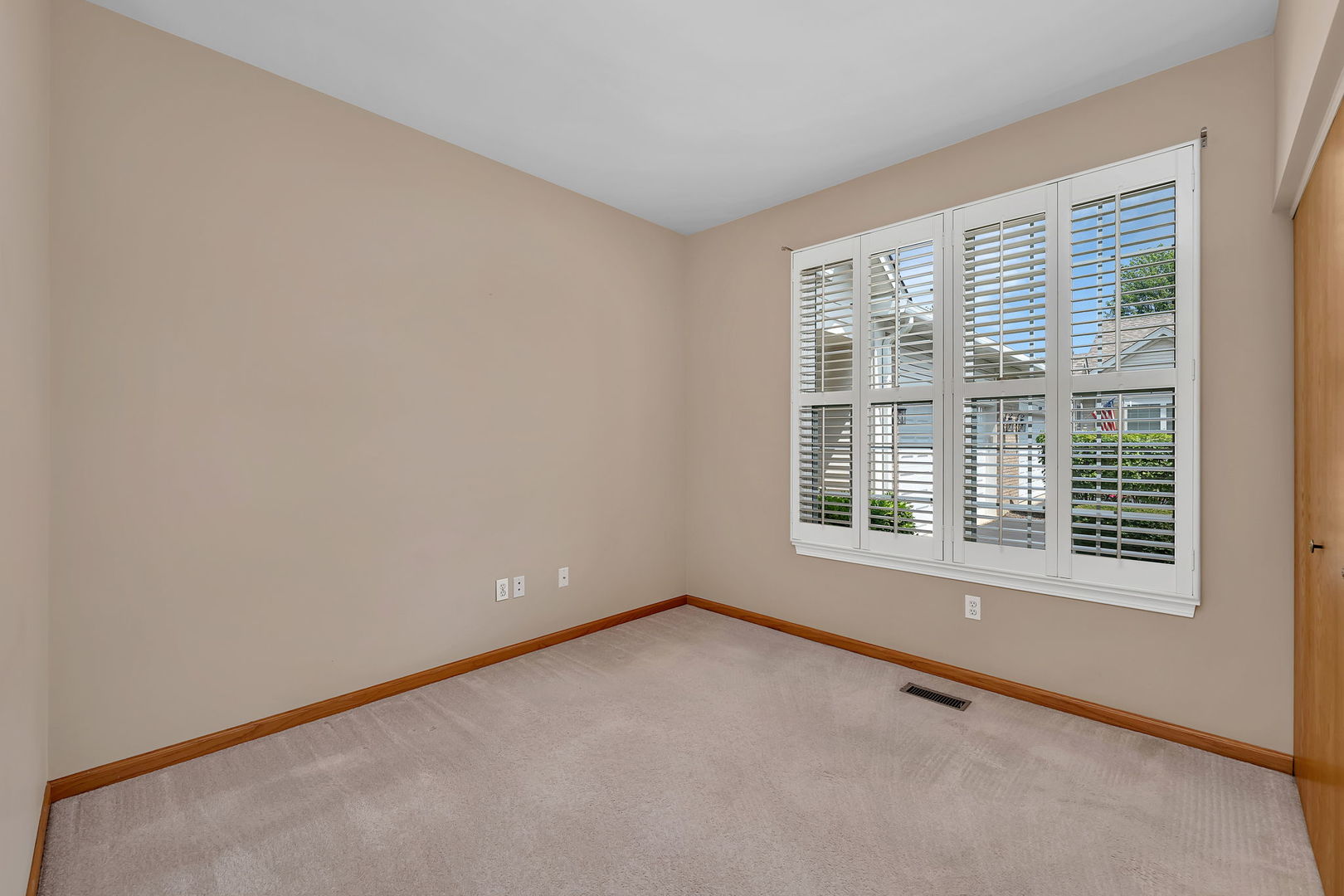 1592 Cadillac Circle Romeoville, IL 60446 - Photo 5 of 25 an empty room with a window