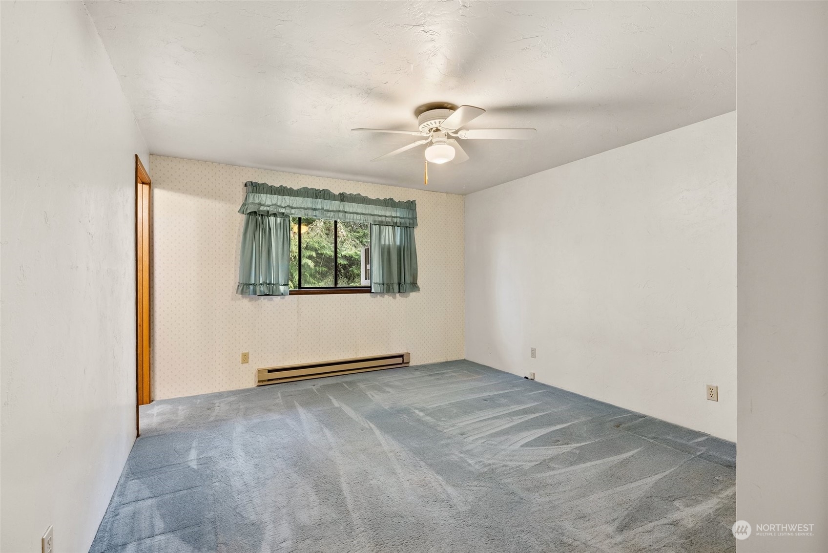684 Nevil Road Winlock, WA 98596 - Photo 13 of 26 an empty room with windows and fan