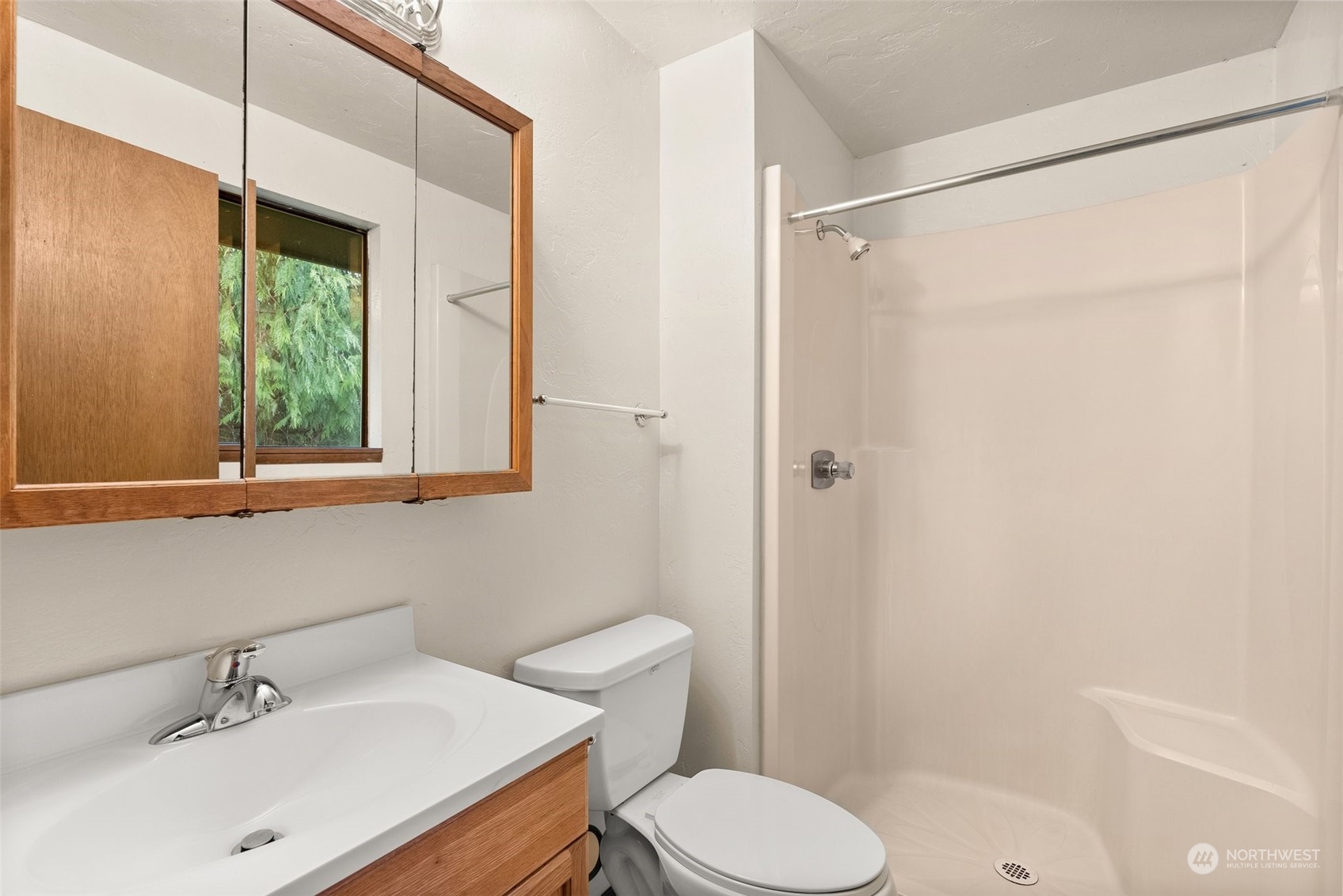 684 Nevil Road Winlock, WA 98596 - Photo 15 of 26 a bathroom with a sink toilet and shower