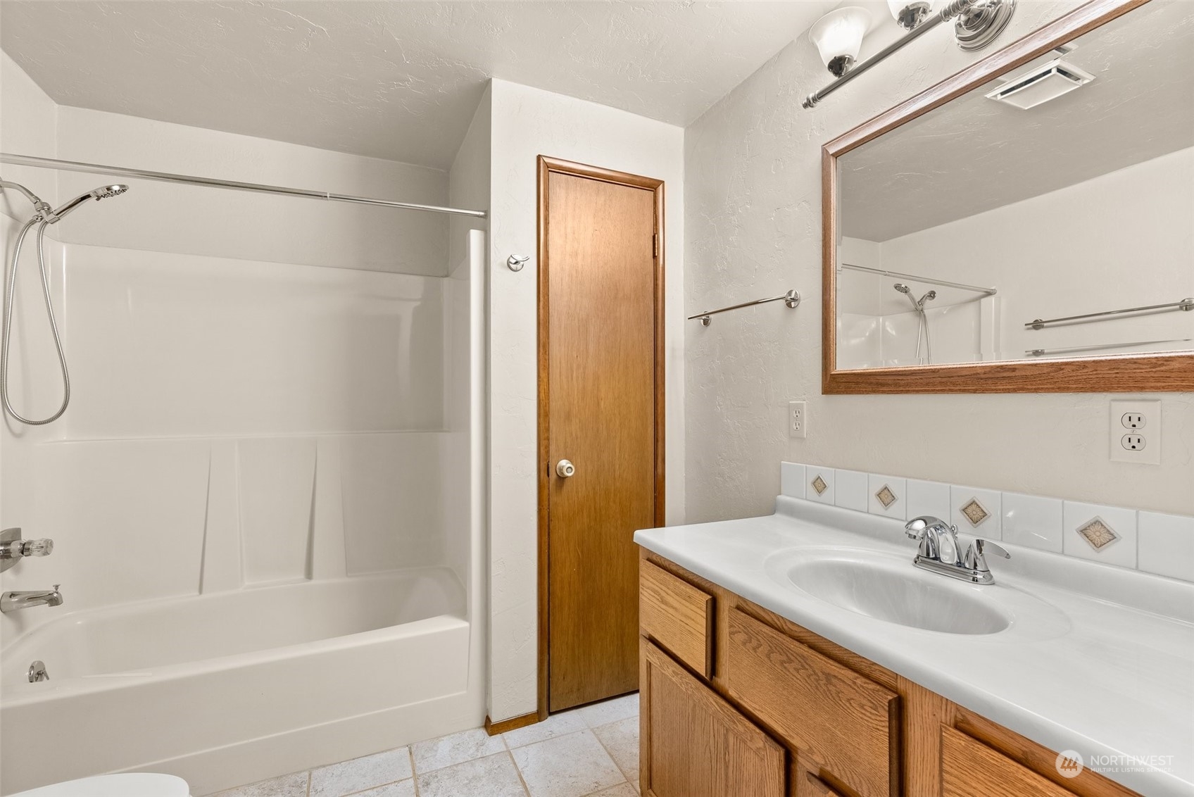 684 Nevil Road Winlock, WA 98596 - Photo 18 of 26 a bathroom with a granite countertop sink a mirror and a bathtub
