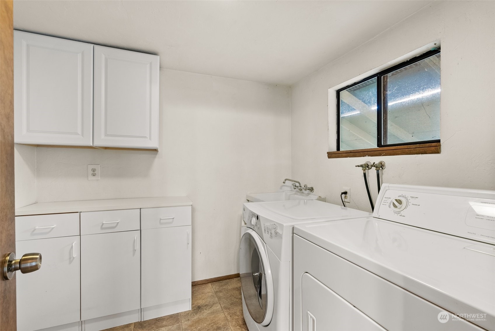 684 Nevil Road Winlock, WA 98596 - Photo 19 of 26 a utility room with dryer and washer