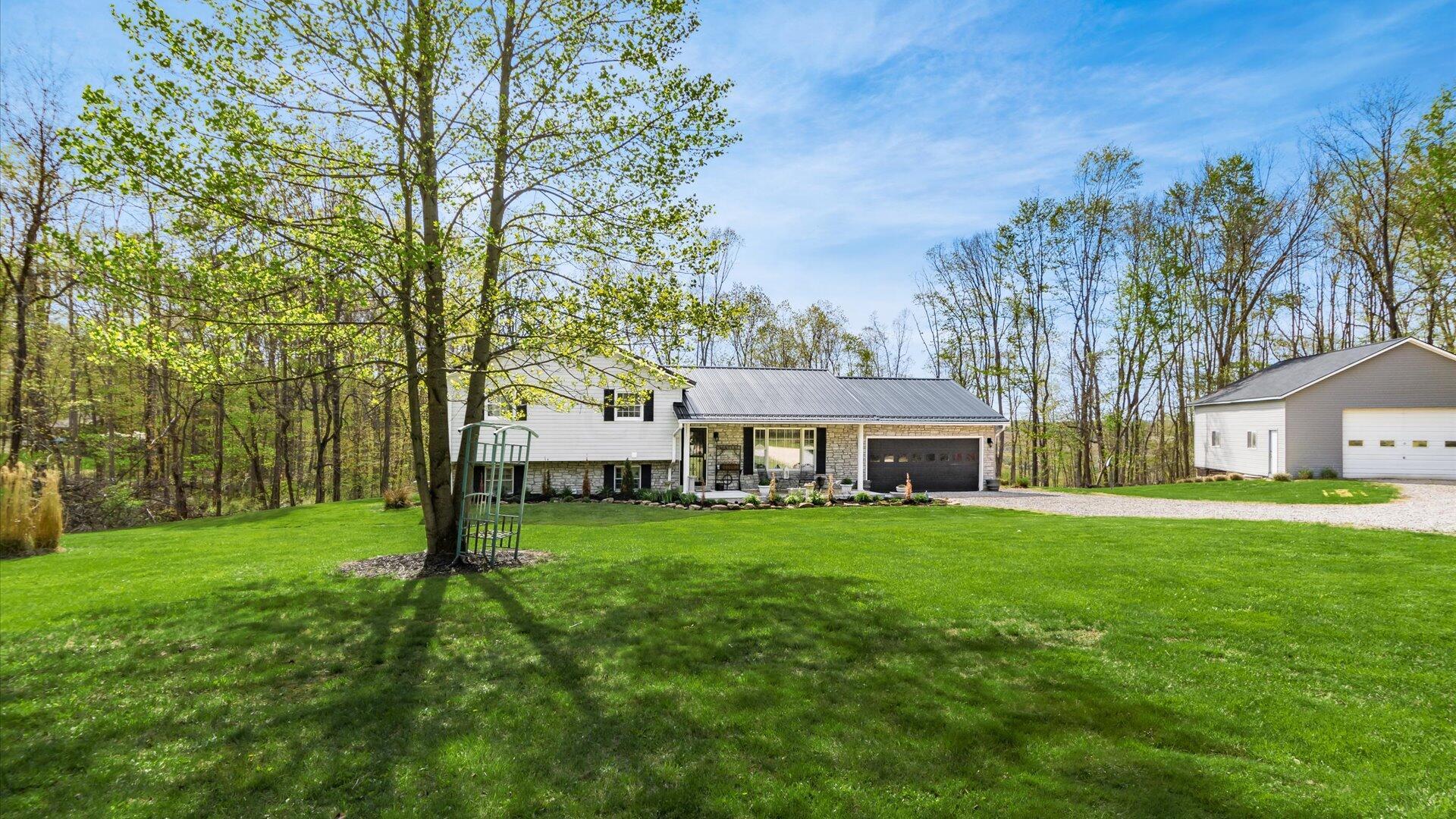 11585 Palmer Road Mount Perry, OH 43760 - Photo 4 of 33 06-11585 Palmer Rd091-2