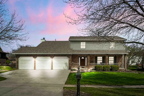 $399,900 | 2203 Oakwood Avenue, Bloomington, IL 61704