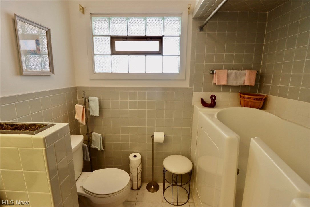 2121 Algonquin Road Euclid, OH 44117 - Photo 20 of 35