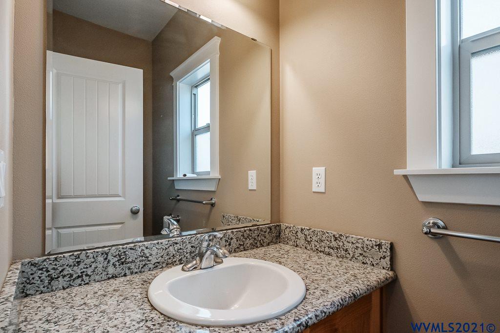 2077 Center Street Southeast Albany, OR 97322 - Photo 19 of 32