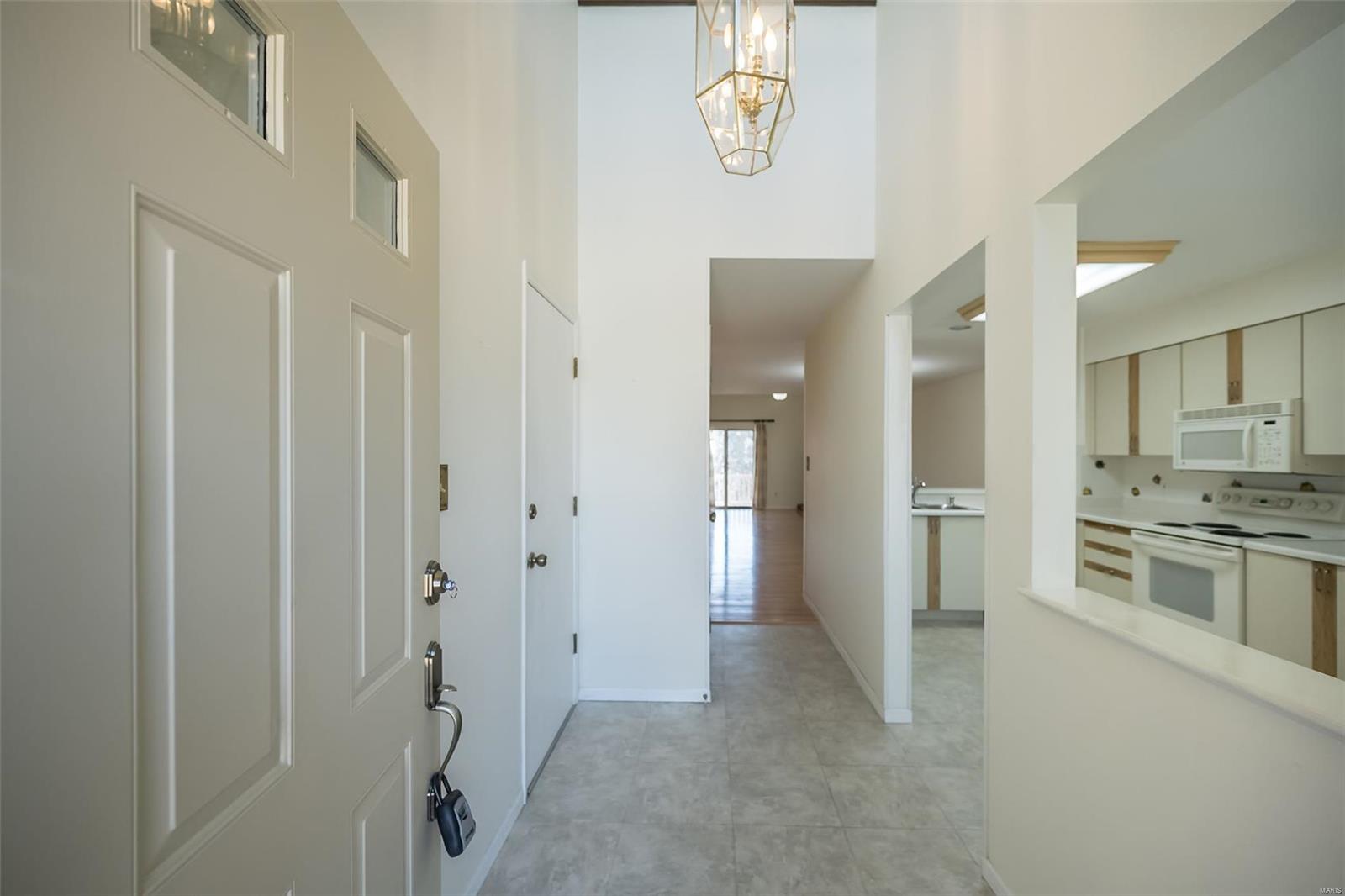 178 Cascade Cir Drive Ballwin, MO 63021 - Photo 2 of 41