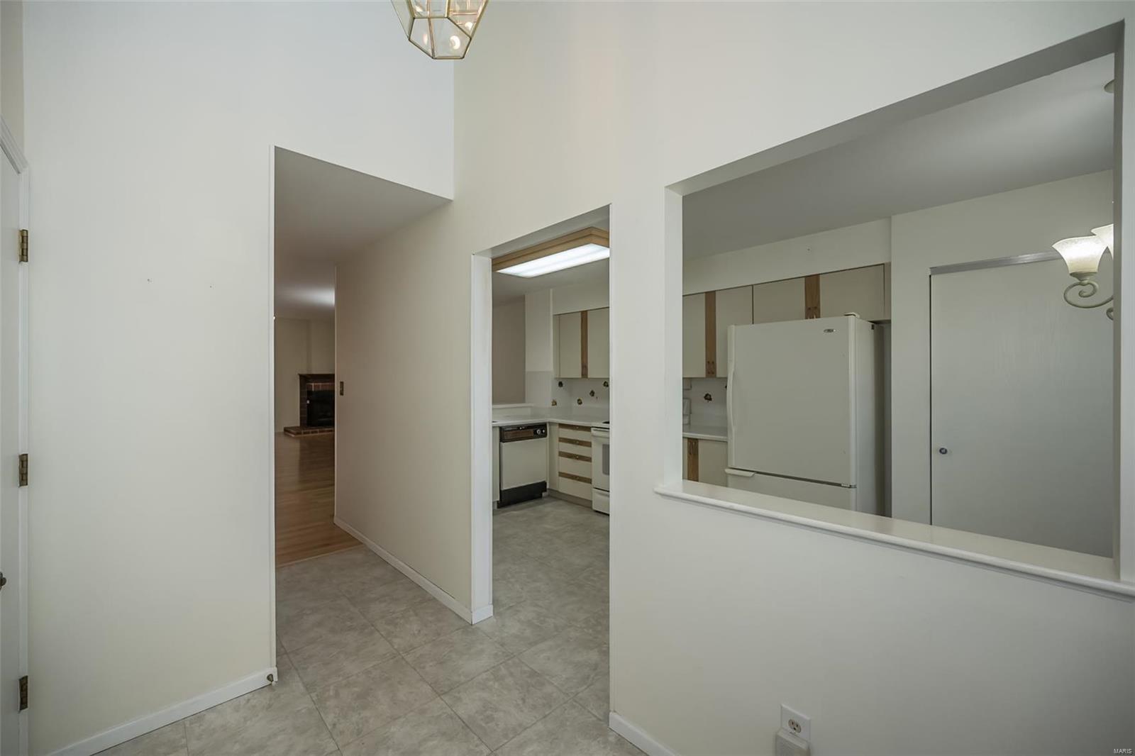 178 Cascade Cir Drive Ballwin, MO 63021 - Photo 3 of 41