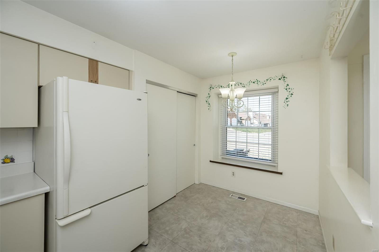 178 Cascade Cir Drive Ballwin, MO 63021 - Photo 7 of 41