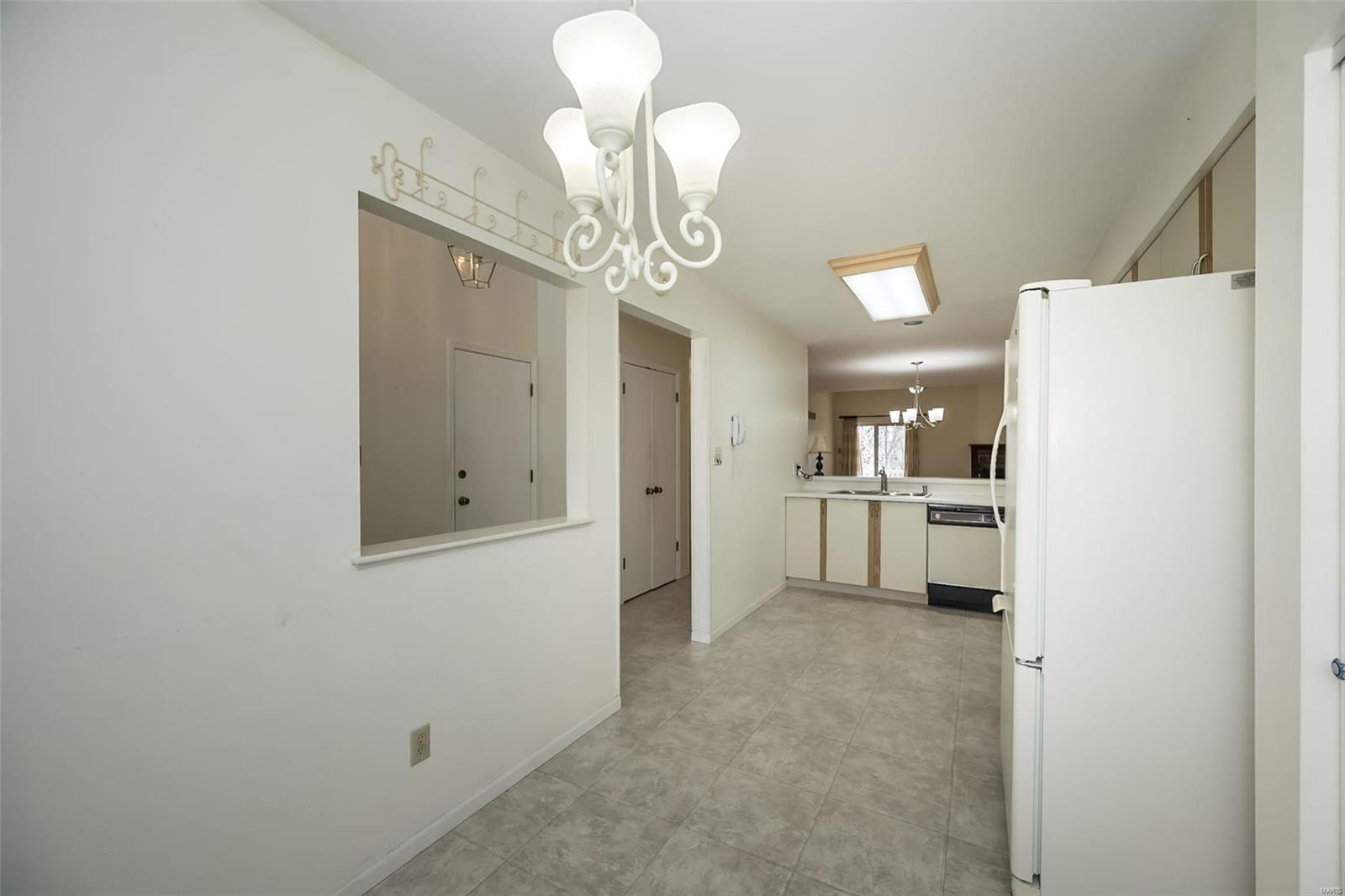 178 Cascade Cir Drive Ballwin, MO 63021 - Photo 8 of 41