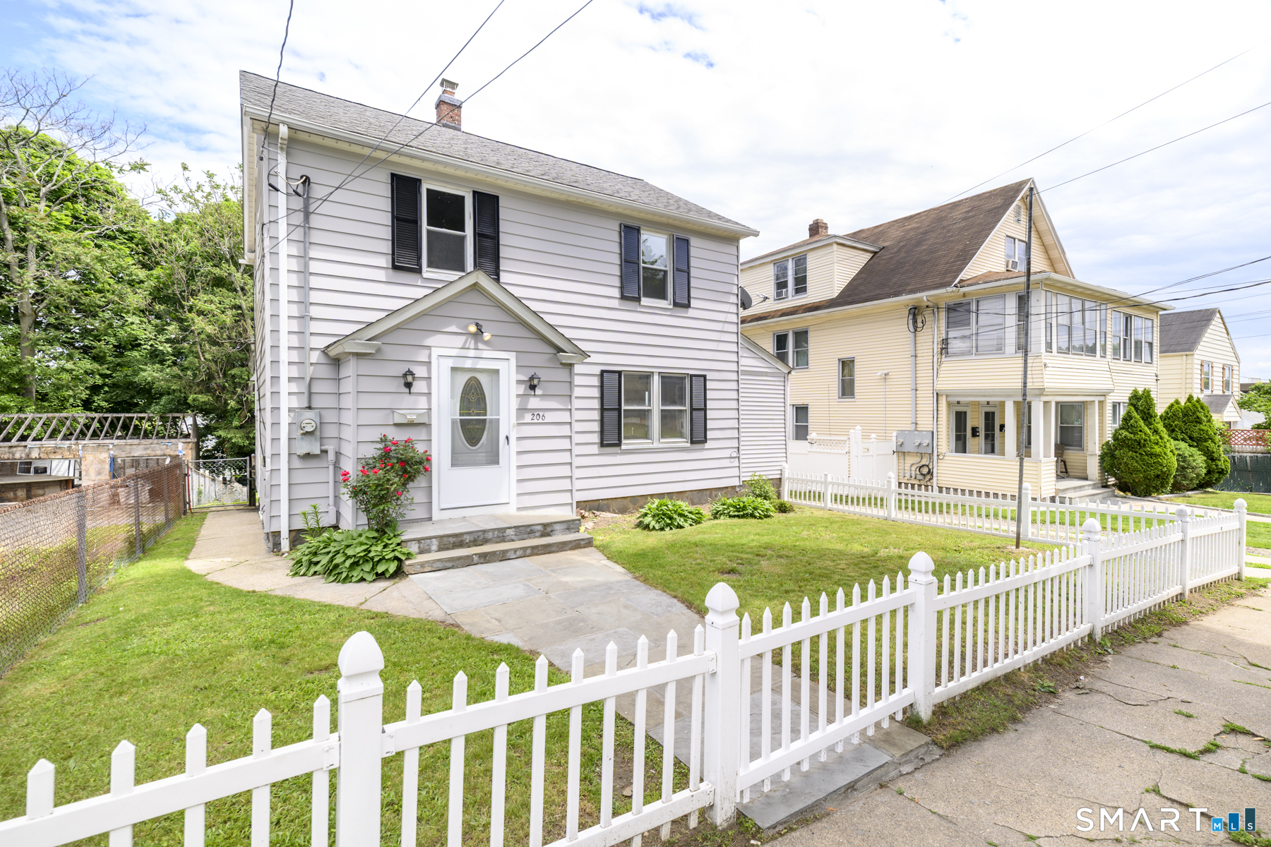 206 Ridgefield Avenue Bridgeport, CT 06610 - Photo 2 of 35
