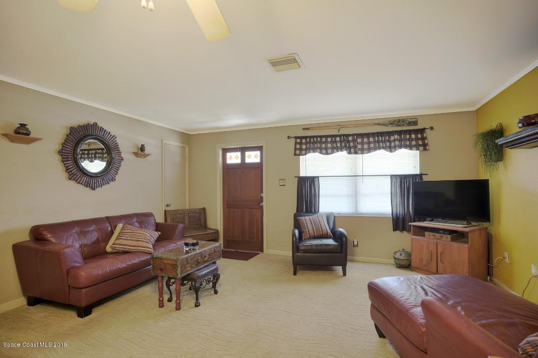 160 Richards Road Melbourne Beach, FL 32951 - Photo 5 of 13 Living Room