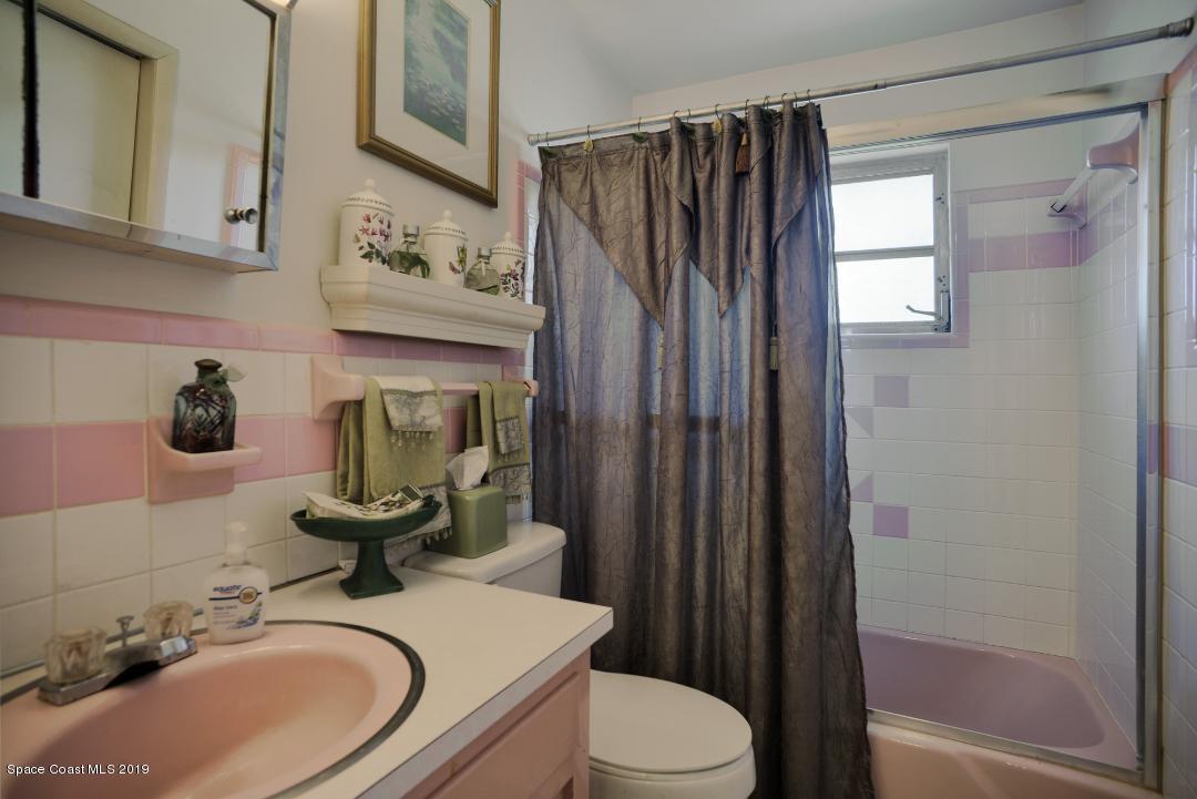 160 Richards Road Melbourne Beach, FL 32951 - Photo 9 of 13 Guest Bathroom