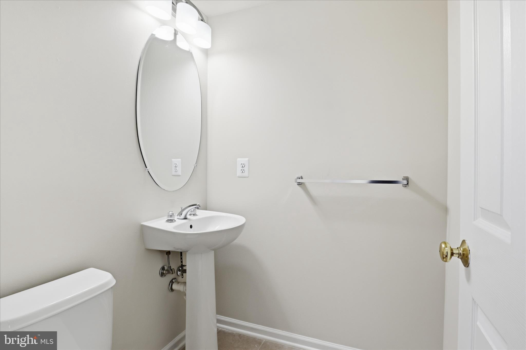 20432 Homeland Terrace Ashburn, VA 20147 - Photo 12 of 43 a bathroom with a sink a mirror and a toilet