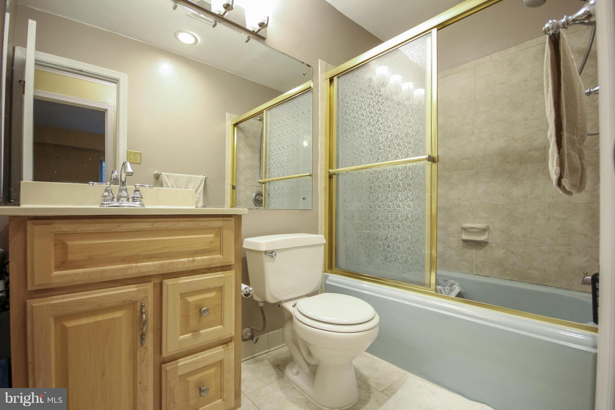 6155 Edsall Road, Unit 6155 Alexandria, VA 22304 - Photo 16 of 29 a bathroom with a toilet a sink and shower