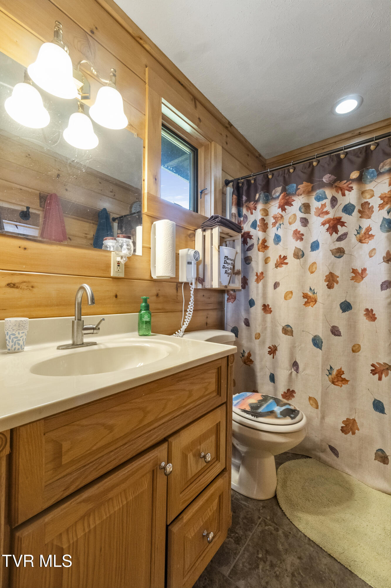 1600 Red Hill Road Greeneville, TN 37743 - Photo 43 of 73 Johnson upstari bathDSC06010