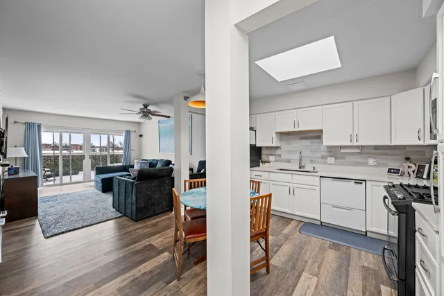 $262,500 | 7041 West Touhy Avenue, Unit 607, Niles, IL 60714