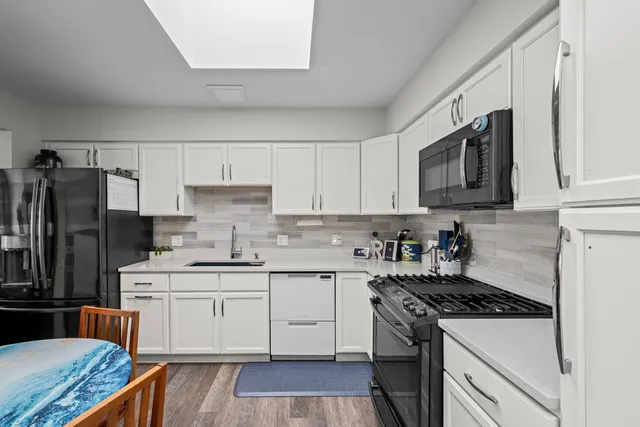 $262,500 | 7041 West Touhy Avenue, Unit 607, Niles, IL 60714