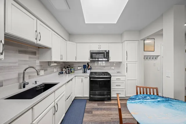 $262,500 | 7041 West Touhy Avenue, Unit 607, Niles, IL 60714