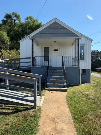 $139,900 | 901 Lola Avenue, Altavista, VA 24517